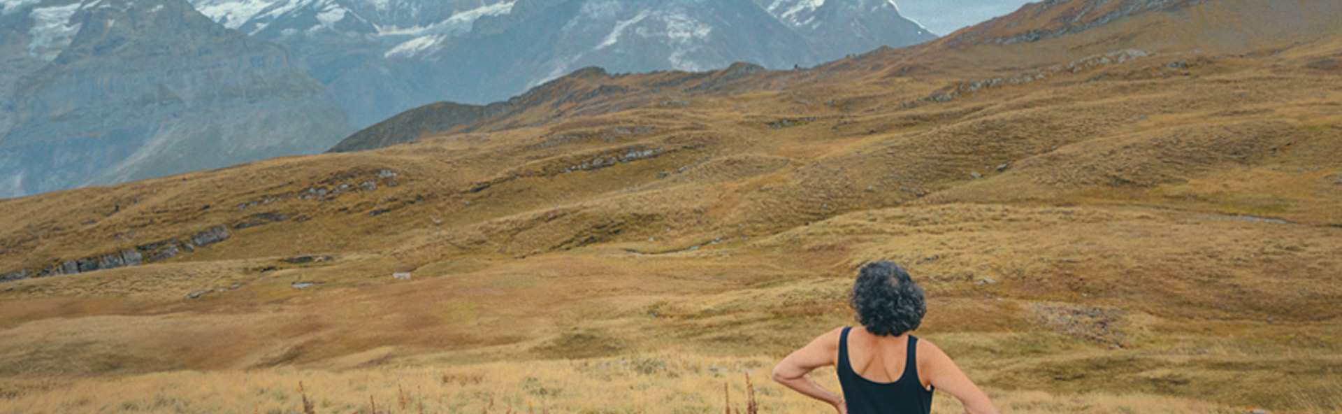 Femme admirant le paysage