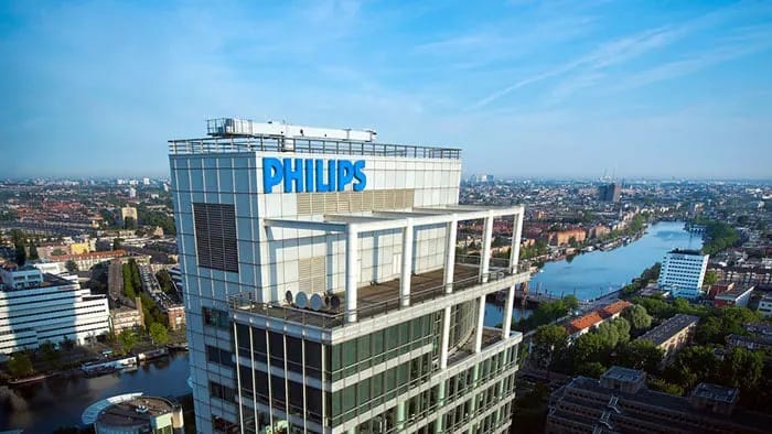Philips lance le nouveau biplan Azurion neuro