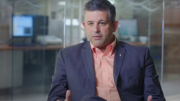 Le Dr Pe&ntilde;a explique bri&egrave;vement comment l&rsquo;automatisation des syst&egrave;mes IRM permet de raccourcir les apn&eacute;es