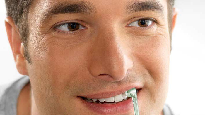 Est-il n&eacute;cessaire d&rsquo;utiliser le fil dentaire ?