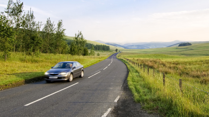 voiture sur la route