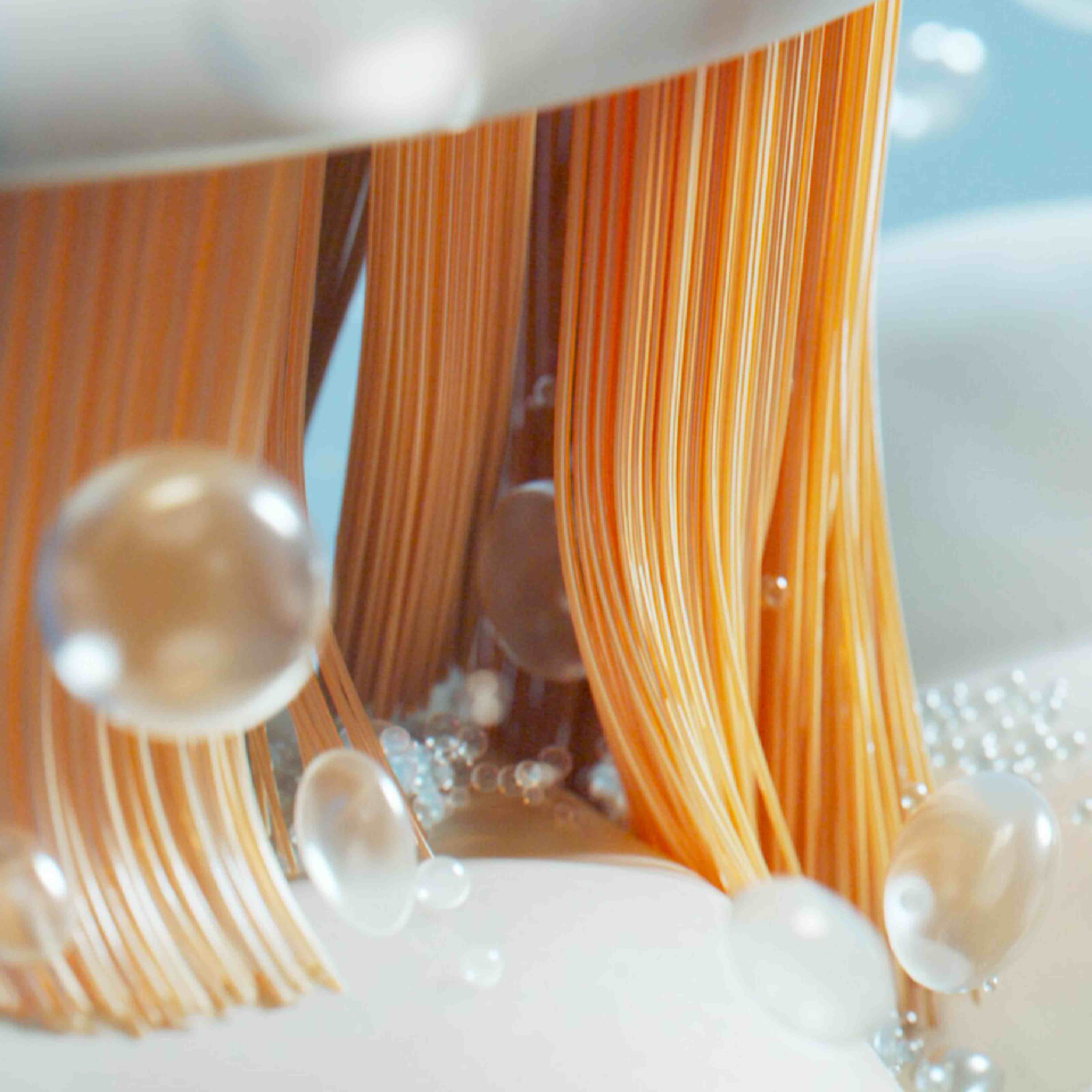 Brosse &agrave; dents pos&eacute;e &agrave; la verticale