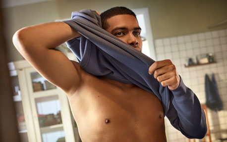 Tout savoir sur l&rsquo;&eacute;pilation du corps pour hommes