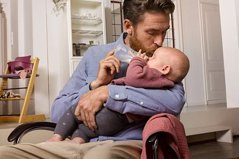 Paced bottle feeding : guide en 4 étapes