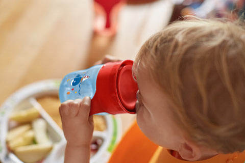 Au top : pourquoi initier votre b&eacute;b&eacute; &agrave; la tasse d'apprentissage sera plus simple que vous ne l'imaginez