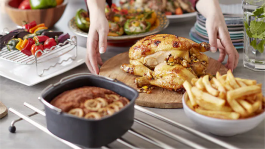une vari&eacute;t&eacute; de plats pr&eacute;par&eacute;s par l'Airfryer