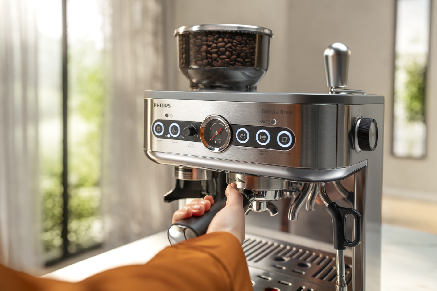 Préparez un café avec la Philips Barista Brew